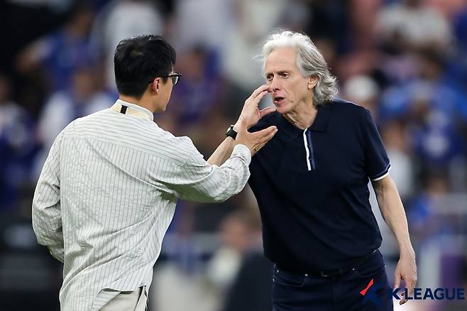 '이정효 악수 거부했던' 백발 감독, 결국 고소 위기…'친정팀' 알힐랄 저격 발언 '일파만파'