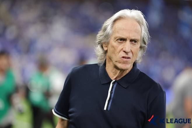 '이정효 악수 거부했던' 백발 감독, 결국 고소 위기…'친정팀' 알힐랄 저격 발언 '일파만파'