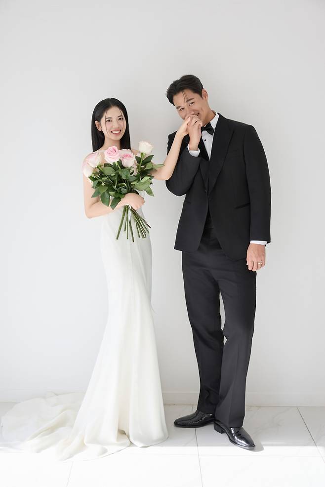 '52억 FA 투수 소개로 만나...' 5년 연애 끝에 백년가약, 두산 박웅 18일 품절남 된다