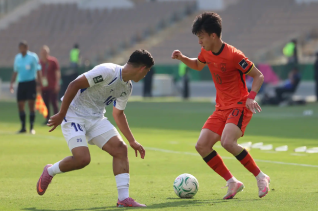 [442.review] ‘中 극단적 전원 수비 통했다’ 한국 꺾은 우즈벡에 승부차기 끝 승리…‘4강서 김상식의 베트남과 격돌’