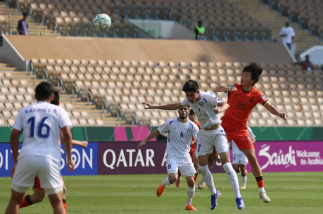 [442.review] ‘中 극단적 전원 수비 통했다’ 한국 꺾은 우즈벡에 승부차기 끝 승리…‘4강서 김상식의 베트남과 격돌’