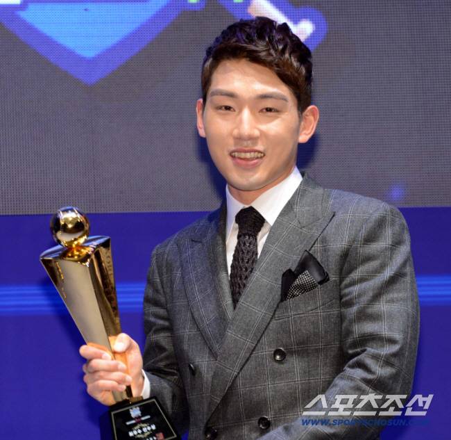 달랑 10G 뛰었는데, 서건창 연봉 왜 1억2천이나...1군 캠프 못간다, 그의 자리는 있을까