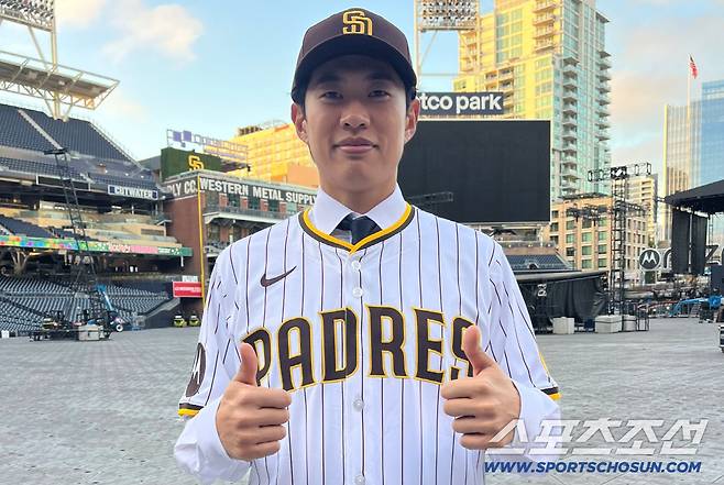 '최악의 옆구리 부상' 송성문, WBC는 문제도 아니다...미국 플랜 전체가 꼬여버릴 수 있다