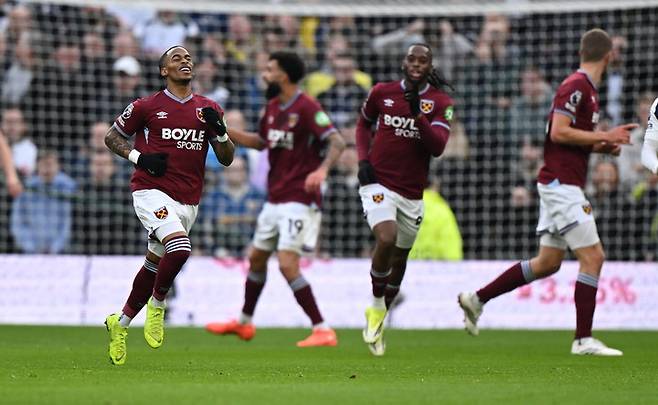 [PL 22R] 하다못해 강등권 팀에도 무너졌다...'갤러거 데뷔전' 토트넘, 18위 웨스트햄에 극장골 허용하며 1-2 역전패→공식전 5경기 무승