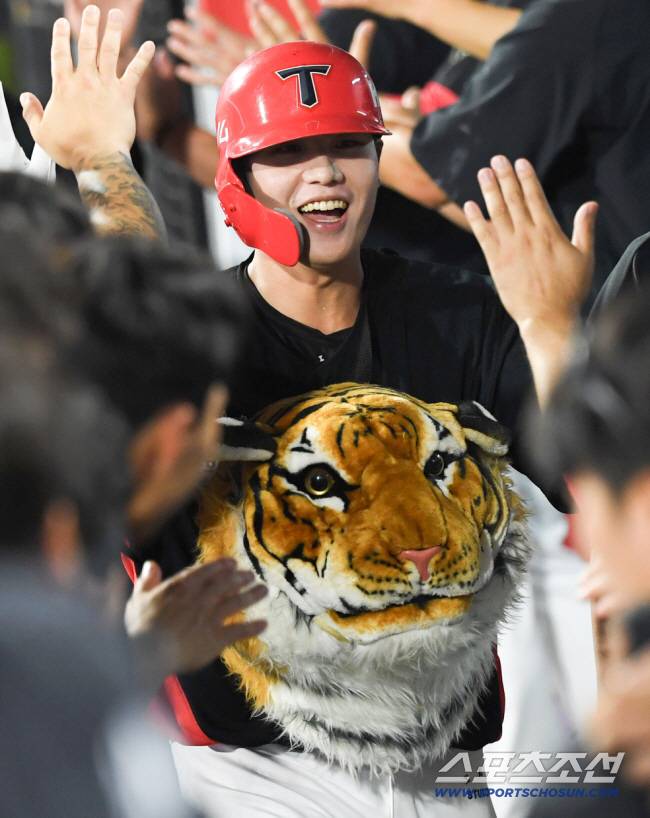 '연봉 2위 껑충' 은퇴했으면 어쩔 뻔했나…김도영 다음이라니, 특급 대우에 담긴 의미