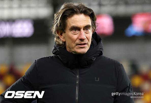 '18위 팀'도 가뿐하게 토트넘 2-1로 꺾어→동네북도 이만한 게 없다?... 결국