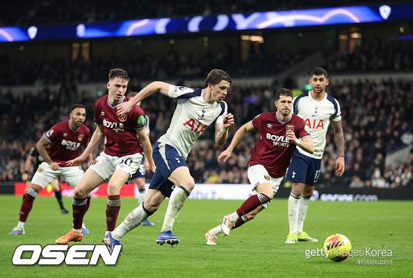 '18위 팀'도 가뿐하게 토트넘 2-1로 꺾어→동네북도 이만한 게 없다?... 결국