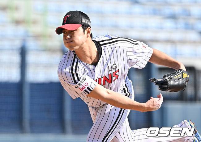 ‘오지환 후계자→투수 전향’ 150km 파이어볼러, 통합 우승 필승조였는데, 어쩌다 캠프 탈락됐을까