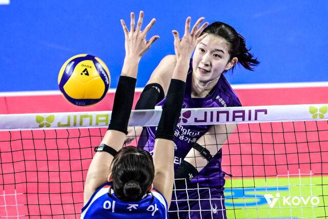 '4세트 외인 제외 초강수' 흥국생명 풀세트 접전 끝 4연승 질주, 김다은 18점 활약... IBK 6연승 실패 [MD화성]