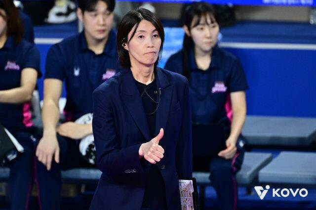 '1-2로 지고 있는데...' 4세트 레베카 제외 왜? 사령탑 딱 한 마디