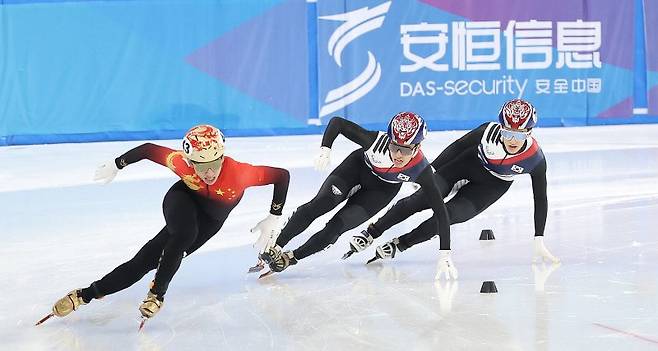 '엉덩이 쓱' 밀어주고 金?... 린샤오쥔, 1년 전 '조작 논란' 다시 떴다