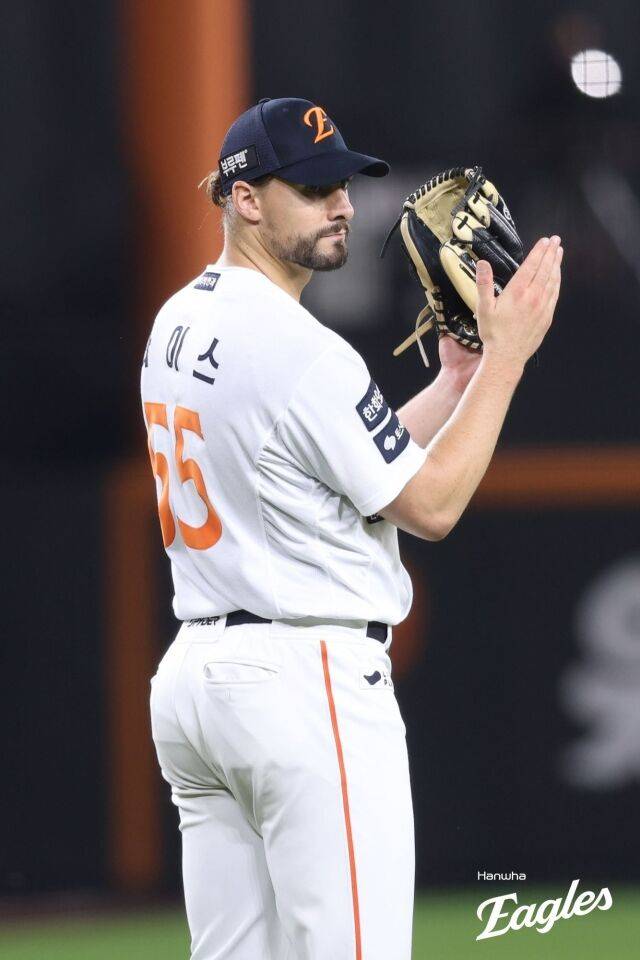 “폰세 때문에 자신감이 같이 올라갔는지 모르겠지만…” 美 스카우트도 감탄, 와이스 독립리그→ML 신화 ‘우연 아니다’