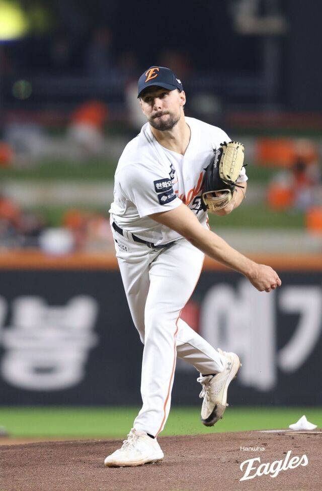 “폰세 때문에 자신감이 같이 올라갔는지 모르겠지만…” 美 스카우트도 감탄, 와이스 독립리그→ML 신화 ‘우연 아니다’