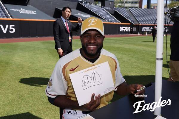 '이글스'서 뛰고 있는 前 한화 플로리얼, 1순위로 지명 완료 '무슨 일?' 5경기 3홈런 폭발→특별 보강 지명