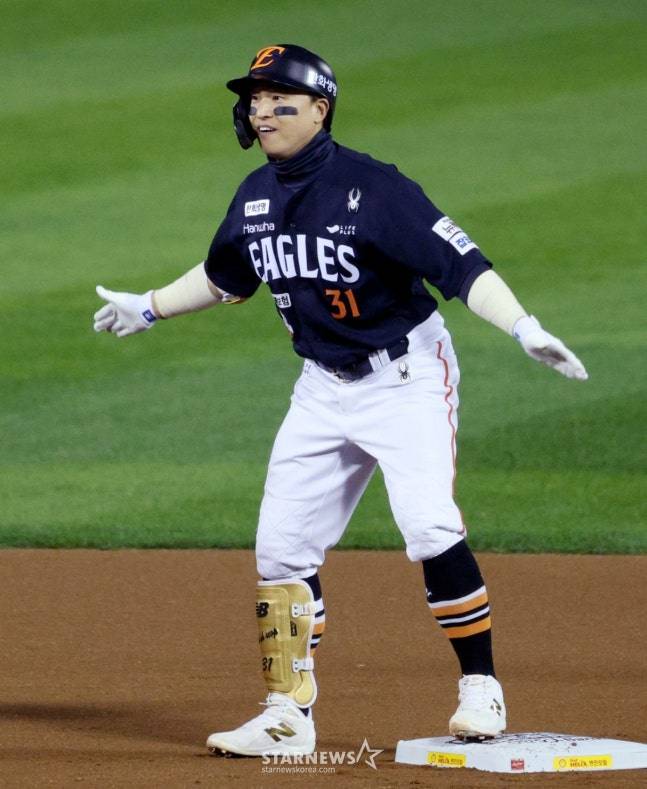 'FA 미아 대위기' 손아섭 '현역 은퇴 고려', '사인 앤드 트레이드', '잔류'... AI가 직접 전망 밝혔다