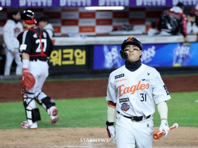 'FA 미아 대위기' 손아섭 '현역 은퇴 고려', '사인 앤드 트레이드', '잔류'... AI가 직접 전망 밝혔다