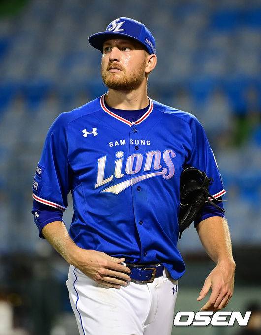 한국 야구 무시했는데…심판한테 로진백 던진 논란의 투수, 시카고에선 영웅 대접