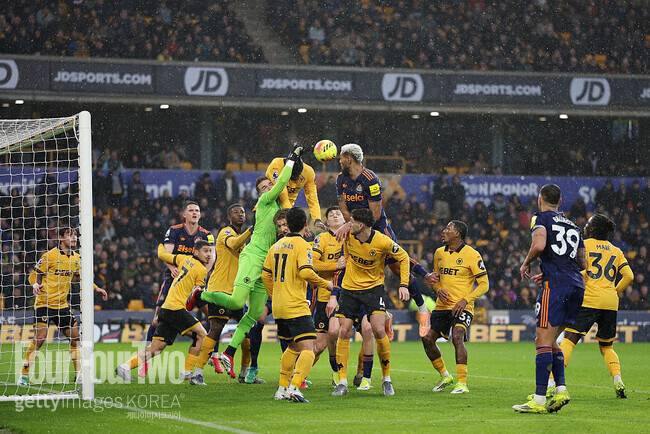 [pl.review] '황희찬 85분' 강등 위기 울버햄튼, 뉴캐슬과 혈투 끝 0-0 무승부...19위 번리와 6점 차
