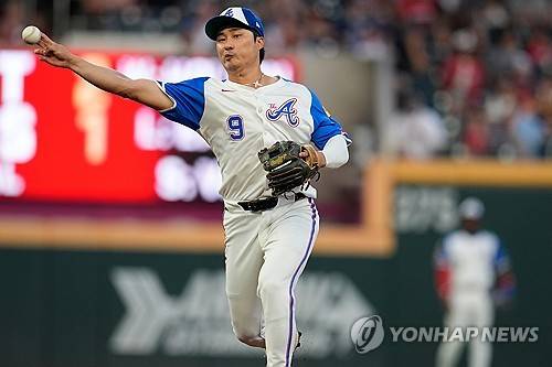 빙판길서 미끄러진 김하성, 손가락 힘줄 파열…4~5개월 결장 예고