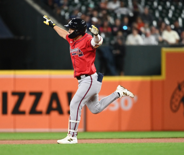 '어떻게 이런 일이' 빙판길에 넘어진 김하성, 손가락 힘줄 파열로 5개월 OUT...개막전+WBC 출전 물거품