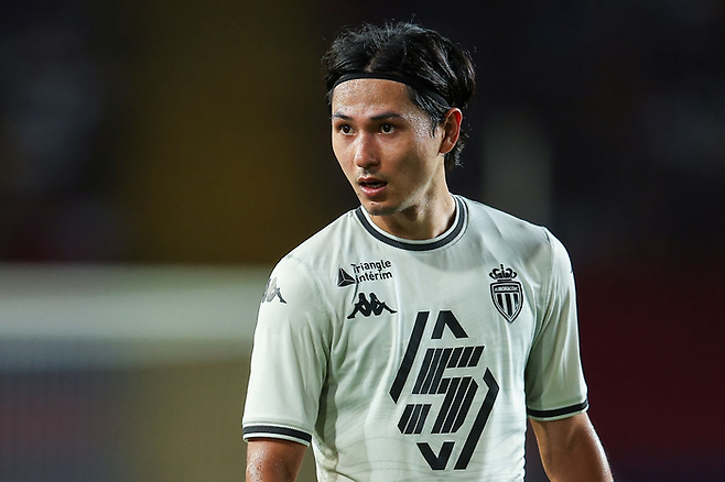 ‘일본 축구 날벼락’ 에이스 구보, 쓰러졌다…바르사전 햄스트링 부상 실려나가 ‘대표팀 부상 도미노’