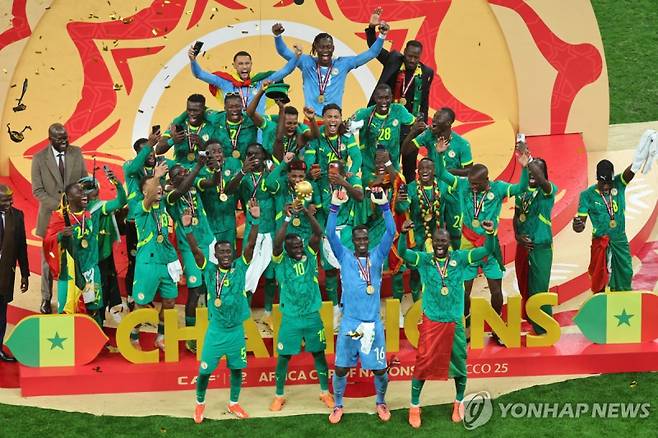 '넣으면 우승' PK를 파넨카킥으로? 황당 상황 속 세네갈, 모로코 누르고 아프리카 축구 정상 등극