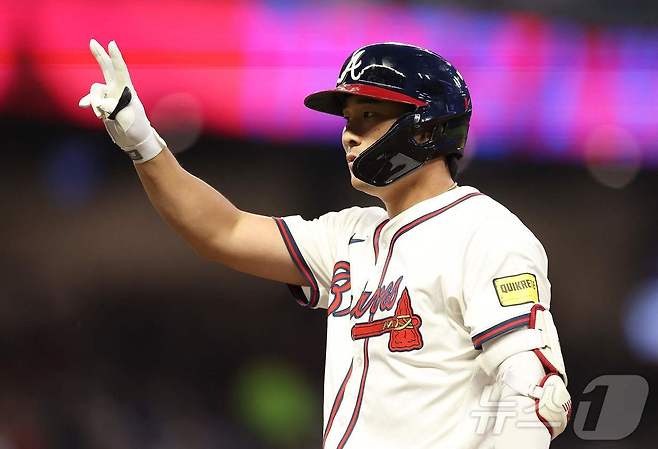 김하성, 빙판에 미끄러져 손가락 부상…