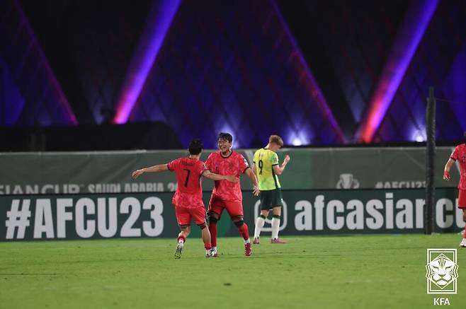 망했다, “韓 축구, 중국보다 실력 떨어져” 사우디에 0-4 패, 우즈벡 0-2 패…4강 진출해도 ‘사상 최악의 평가’