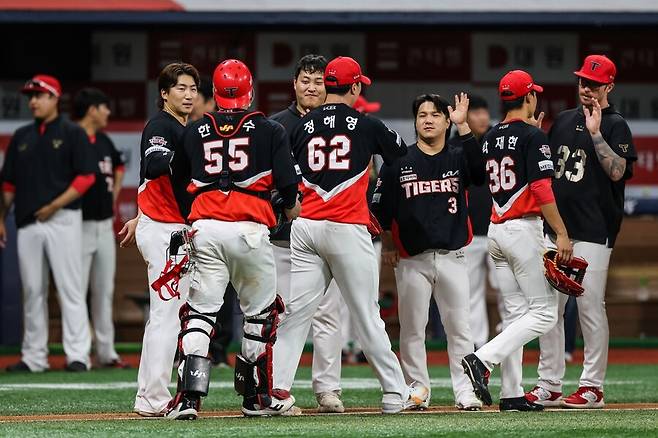 박찬호-최형우 이탈, KIA는 올해도 하위권이라고? 선수들은 묵묵히 벼른다, “말보다는 행동으로”