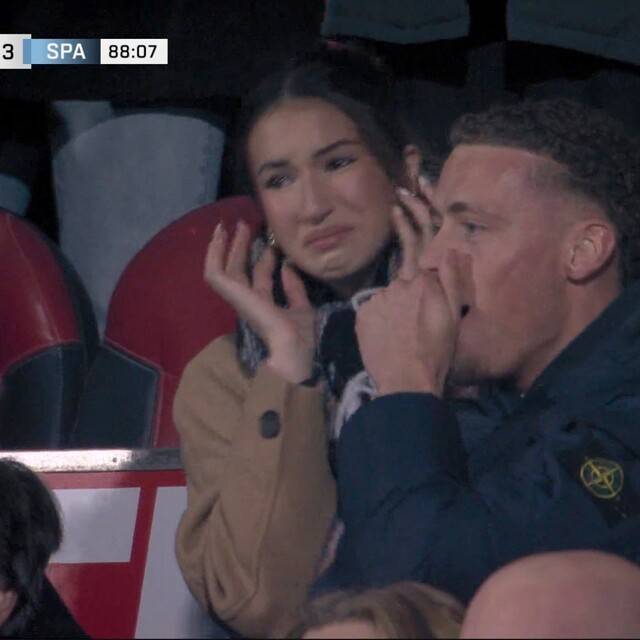 '아빠, 오빠 어떡해…' 판 페르시 딸의 눈물… 페예노르트, 황인범 시즌 1호 골+판 페르시 아들 멀티 골에도 3-4 패