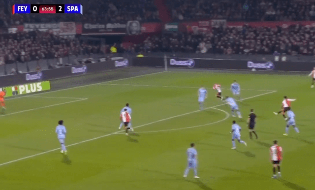 '아빠, 오빠 어떡해…' 판 페르시 딸의 눈물… 페예노르트, 황인범 시즌 1호 골+판 페르시 아들 멀티 골에도 3-4 패