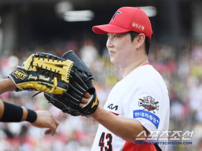 'ERA 6.85' 의외의 연봉 인상, 깐깐한 KIA가 왜?…이 선수마저 없었으면 진짜 답 없었다