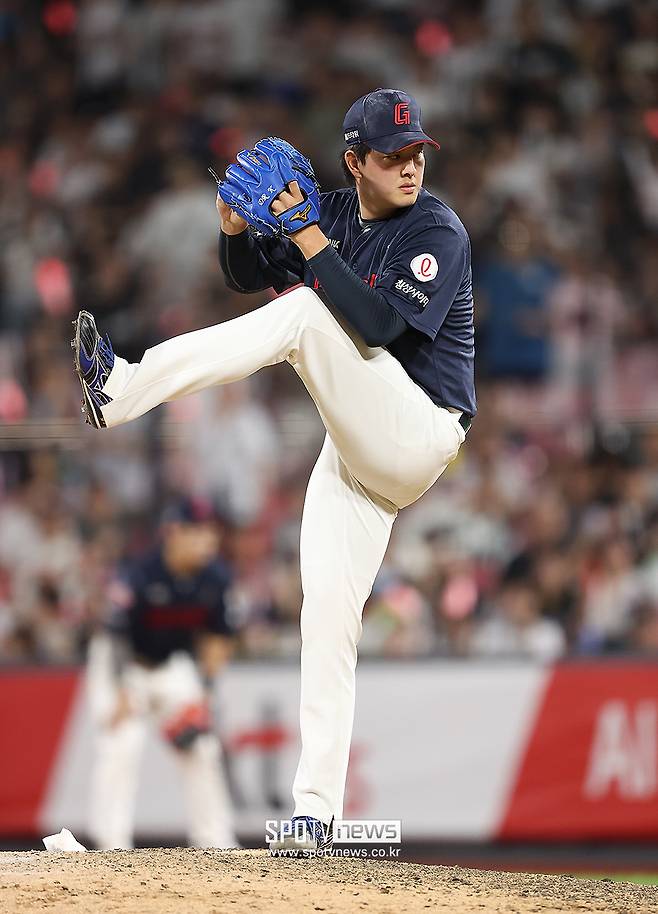 [단독] '차량 전손' 롯데 마무리 김원중, 1차 캠프 합류 불발…끔찍한 교통사고 당했다