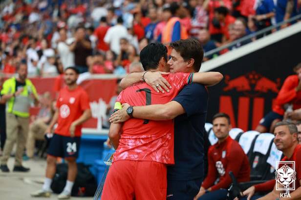 토트넘 포체티노 2기 체제 고려→손흥민 EPL 컴백 시나리오?...