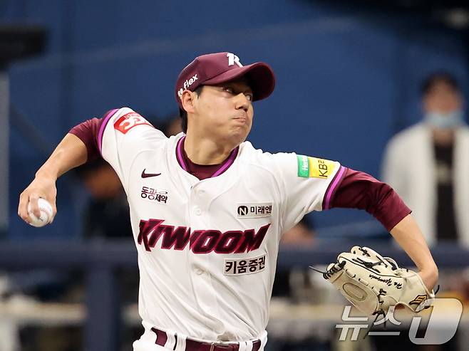 키움 에이스 안우진, 4억8000만원에 사인…군입대 전 연봉 그대로