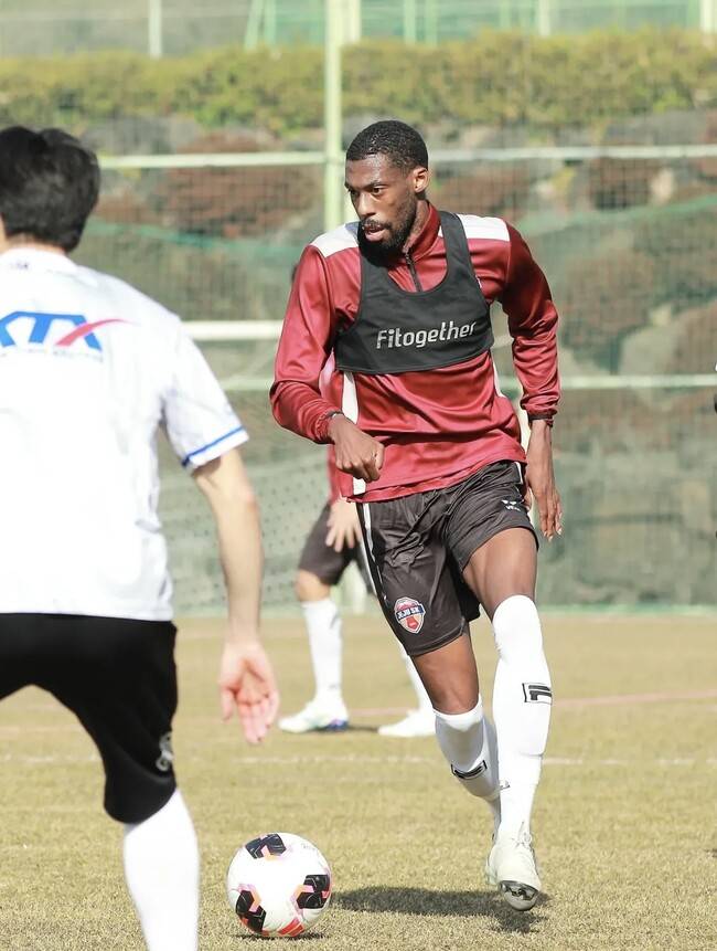 [k1.live] “한국서 이런 훈련 처음 해봐요” 제주 선수단 한목소리…세르지우 감독 훈련에는 ‘공’이 있다