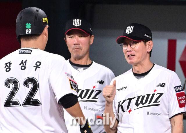 출국 하루 전 극적 FA 계약이라니→'완전체'로 캠프 떠난다…