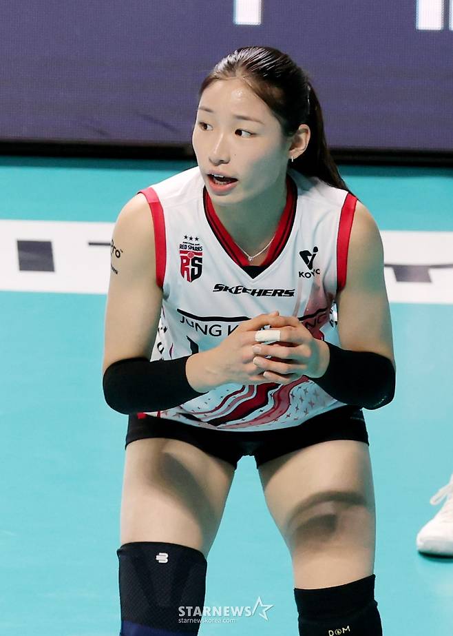 [B하인드★] 인쿠시의 눈물 '아, 김연경 감독님! 발바닥보다 마음이 더 아파요'