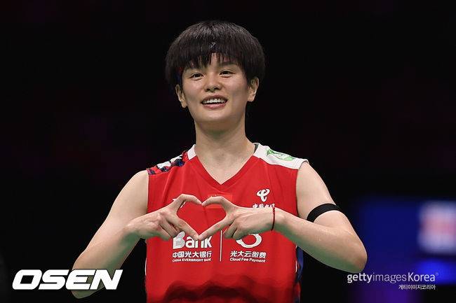 '과거의 산' 천위페이 넘은 왕즈이,