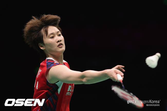 '과거의 산' 천위페이 넘은 왕즈이,