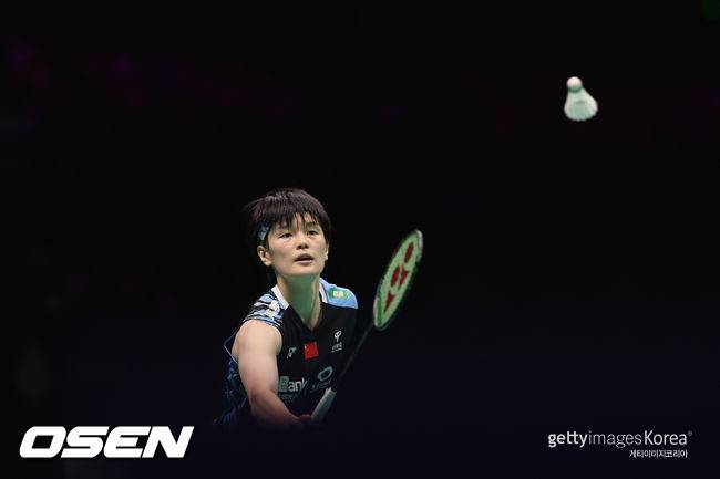 '과거의 산' 천위페이 넘은 왕즈이,