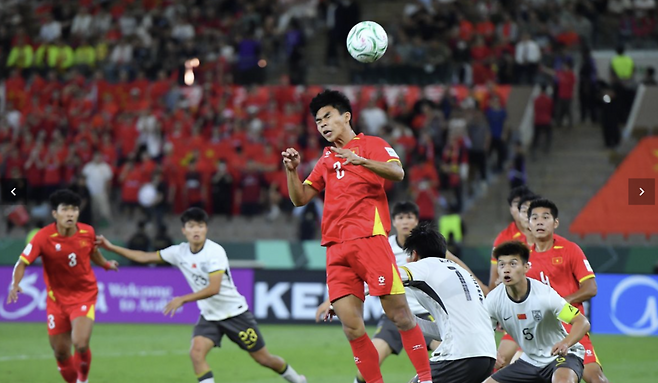 4강에서 막 내린 ‘김상식 매직’…베트남, 후반에만 3골 내주며 중국에 0-3 완패, 3·4위전서 한국과 ‘얄궂은’ 맞대결