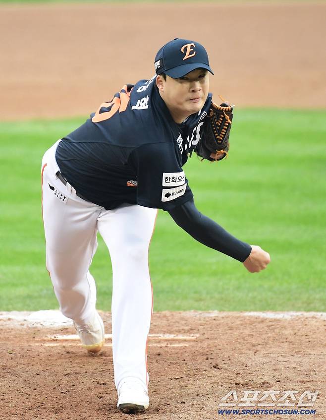 보라스도 탐낸 특급재능 → 뒤늦게 눈뜬 '노망주', 한화 떠나니 단번에 '3억' 골인…어느덧 33세, 인생 터닝포인트 맞이한 한승혁 [SC포커스]