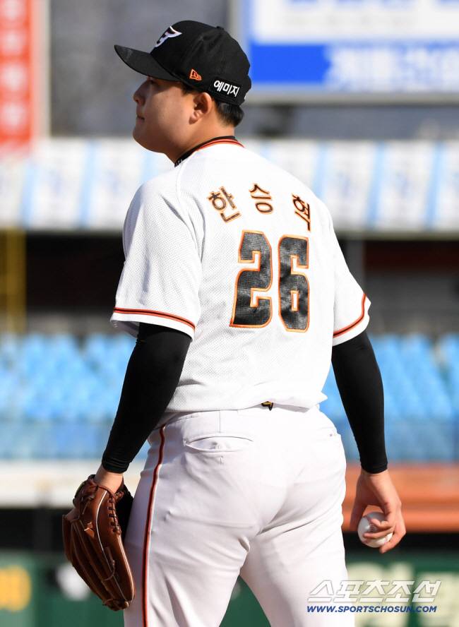 보라스도 탐낸 특급재능 → 뒤늦게 눈뜬 '노망주', 한화 떠나니 단번에 '3억' 골인…어느덧 33세, 인생 터닝포인트 맞이한 한승혁 [SC포커스]