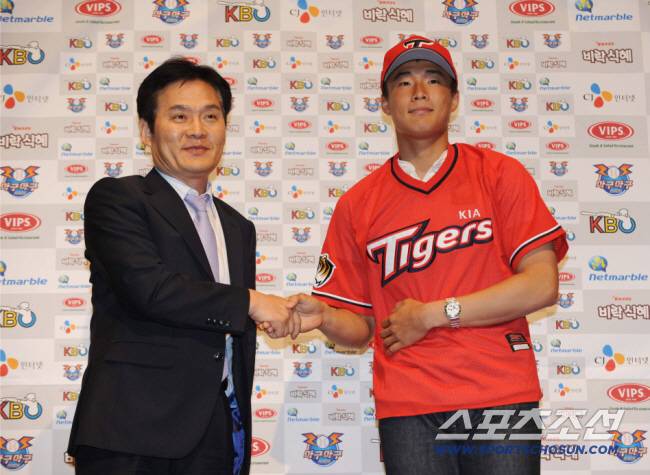 보라스도 탐낸 특급재능 → 뒤늦게 눈뜬 '노망주', 한화 떠나니 단번에 '3억' 골인…어느덧 33세, 인생 터닝포인트 맞이한 한승혁 [SC포커스]