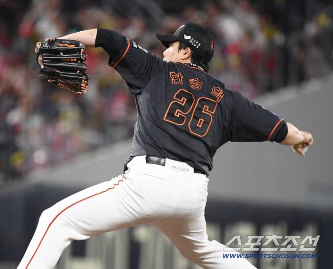 보라스도 탐낸 특급재능 → 뒤늦게 눈뜬 '노망주', 한화 떠나니 단번에 '3억' 골인…어느덧 33세, 인생 터닝포인트 맞이한 한승혁 [SC포커스]