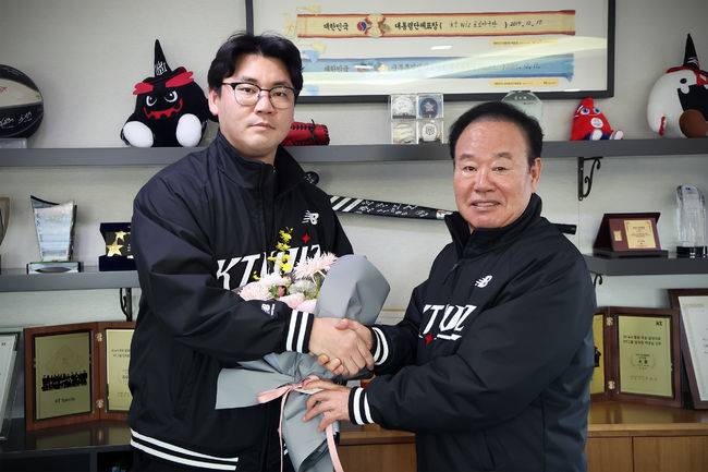 '41세' 강민호 20억인데 '36세' 장성우는 16억→화들짝 놀란 강민호의 영상통화 “나보다 더 받을 줄 알았는데” [오!쎈 인천공항]