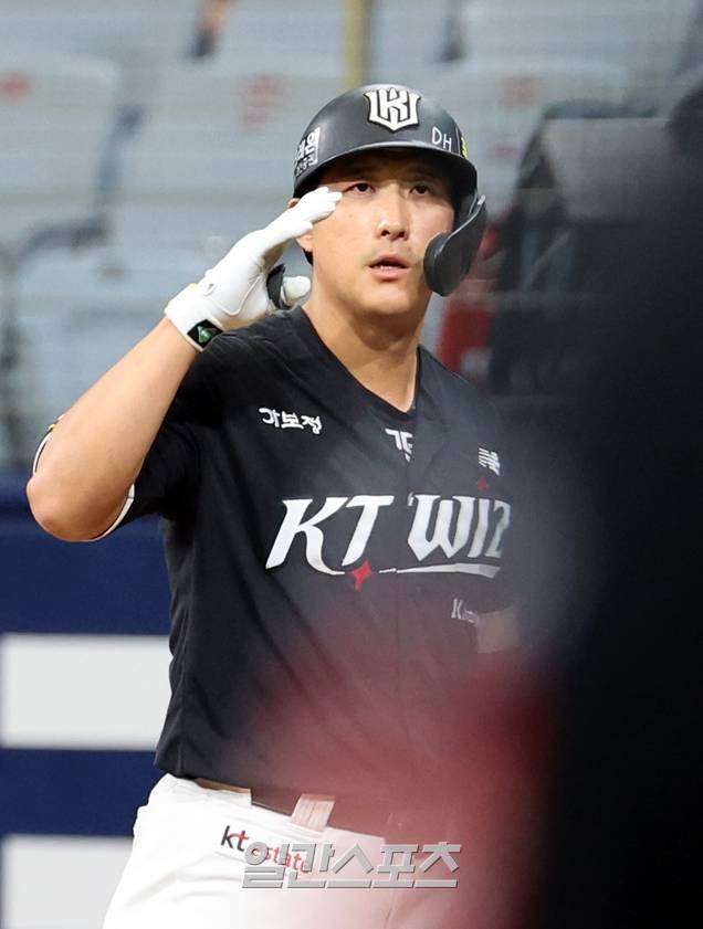 새벽 5시 몰래 찾아온 손님, 'KT 영원한 동료' 황재균