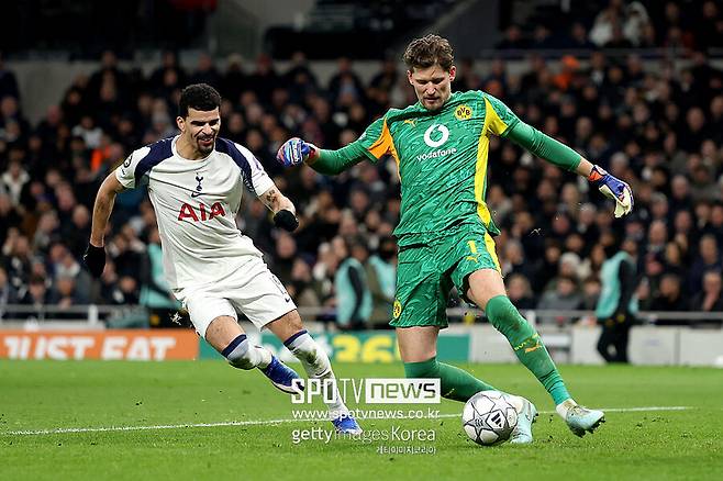 [UCL REVIEW] 손흥민 양봉업자 찾았다 → 프랭크 감독 즉시 경질 모면…토트넘 위기 탈출, 도르트문트에 2-0 승리