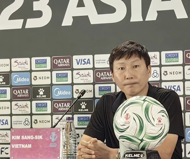 중국에 0-3 완패 ‘영웅에서 역적’ 김상식 감독…“베트남 팬에게 사과, 한국과 3·4위전 필승”